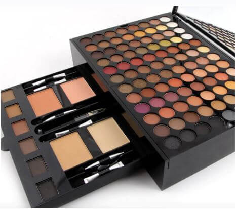 Discover everything you need in the Ultimate Makeup Kit for any occasion. Beautycom.